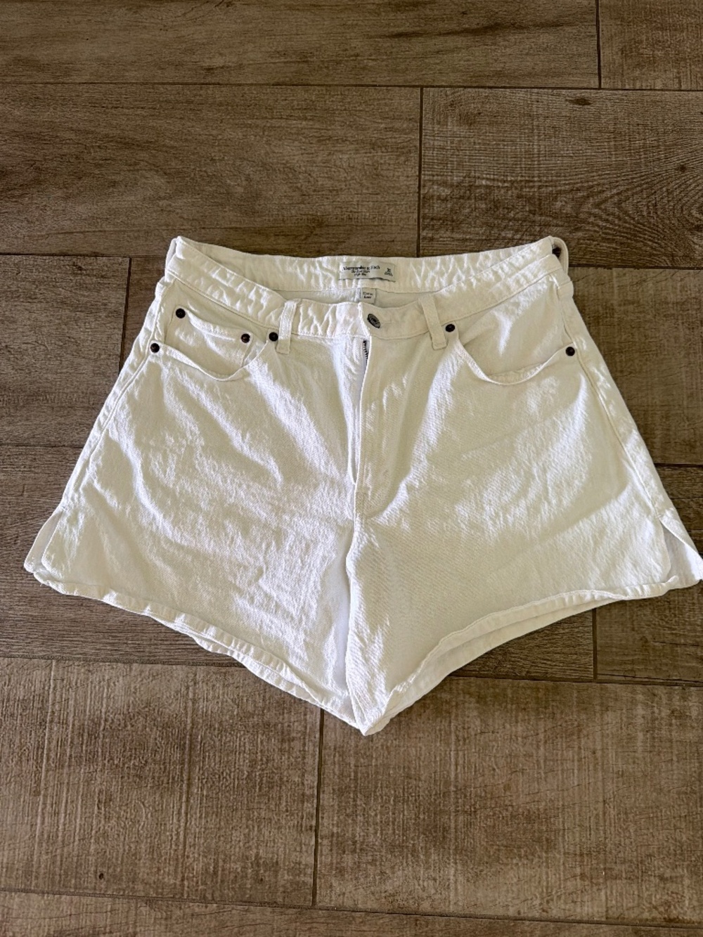 White Abercrombie Curve Live Dad short